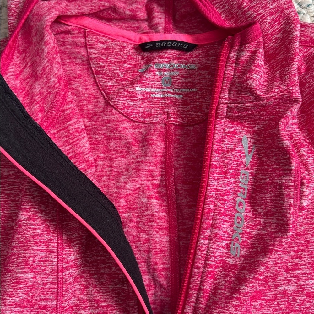 Brooks Equilibrium Thermal Jacket View 2